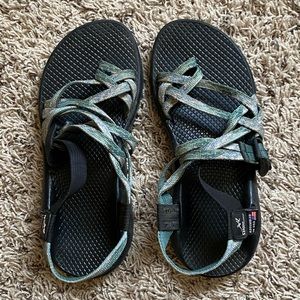 Women’s Rocky Mountain Chaco sandals with toe strap. Size 7
